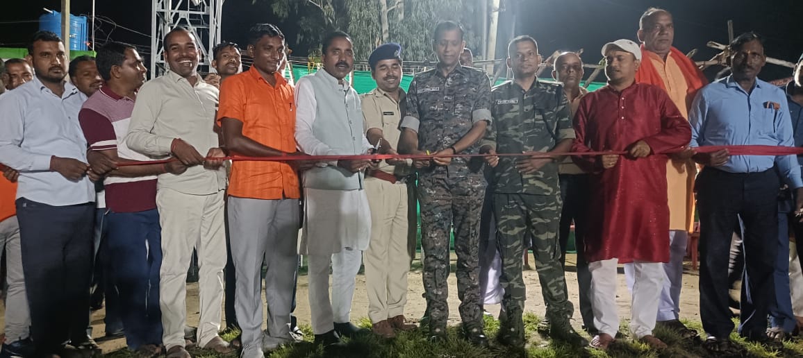 विजैया दुर्गा पूजा समिति में छऊ नृत्य का रंगारंग आयोजन