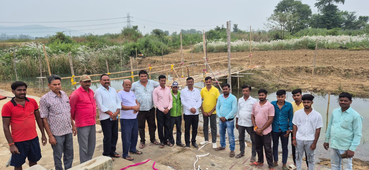 कोरियाडीह छठ घाट पर युवाओं का सामूहिक श्रमदान
