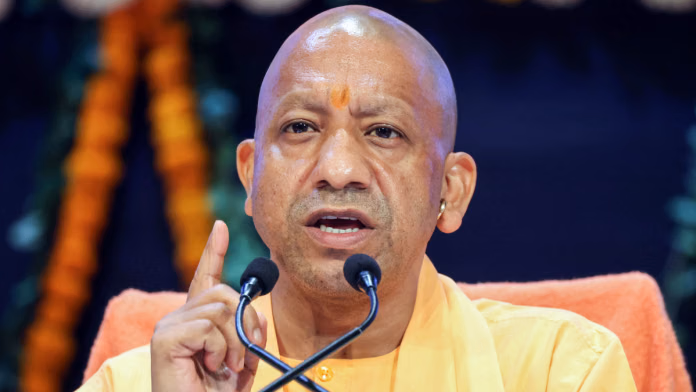 Yogi Adityanath : फसल बीमा योजना के तहत राहत राशि का वितरण, किसानों को बड़ी सौगात