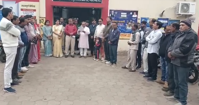 Nalkheda news : नलखेड़ा में शिक्षकों का विरोध… प्रभारी डीईओ पर अभद्र व्यवहार के आरोप